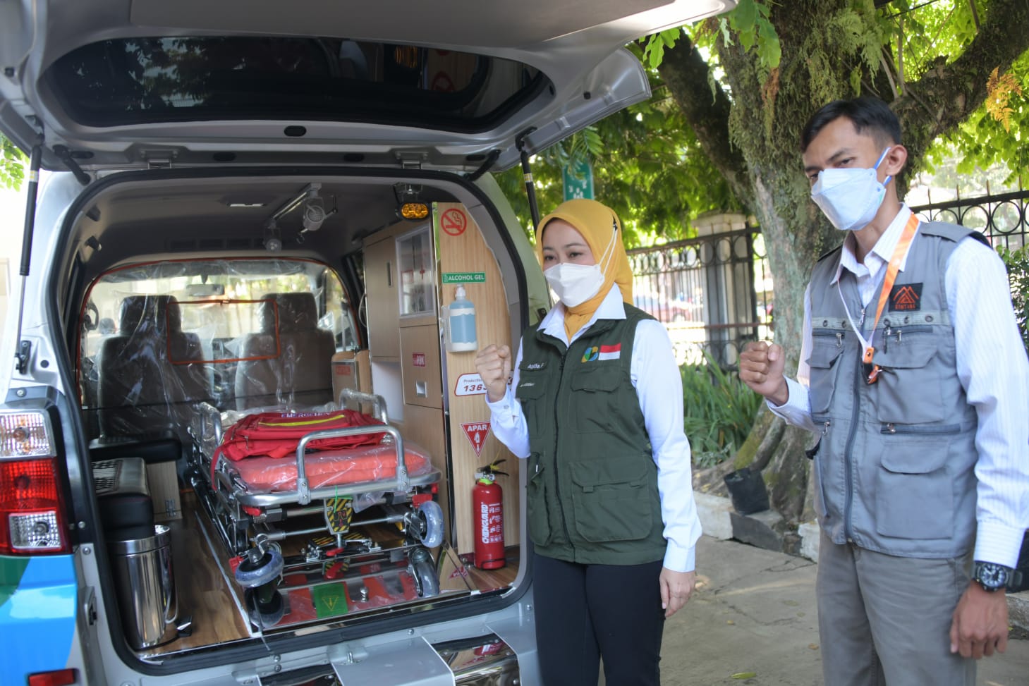 Jabar Bergerak Salurkan 2 Ambulans dan 14.000 Sembako