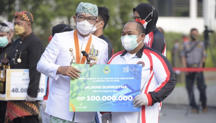 Kadeudeuh Gubernur Jabar Bagi Peraih Medali Olimpiade 2020