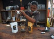 Kopi Mantap Ramuan Tangan Uwa Gondo Patut Dijajal Bro!