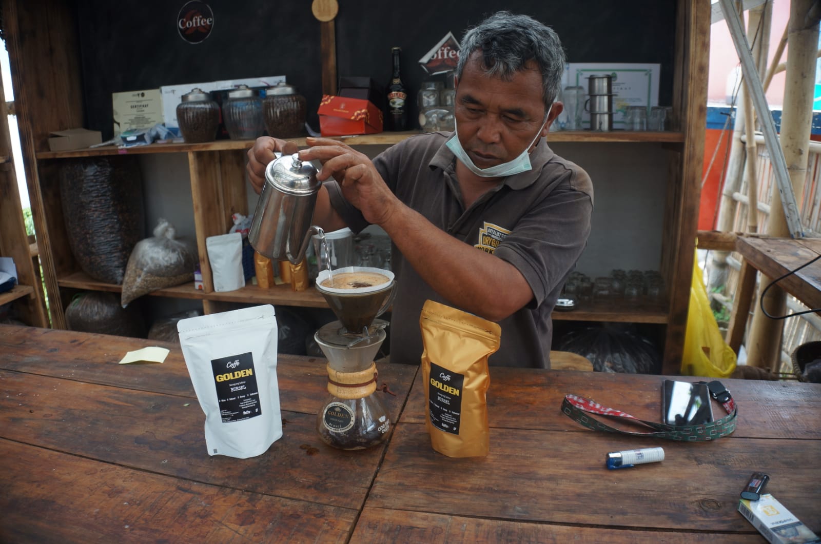 Kopi Mantap Ramuan Tangan Uwa Gondo Patut Dijajal Bro!