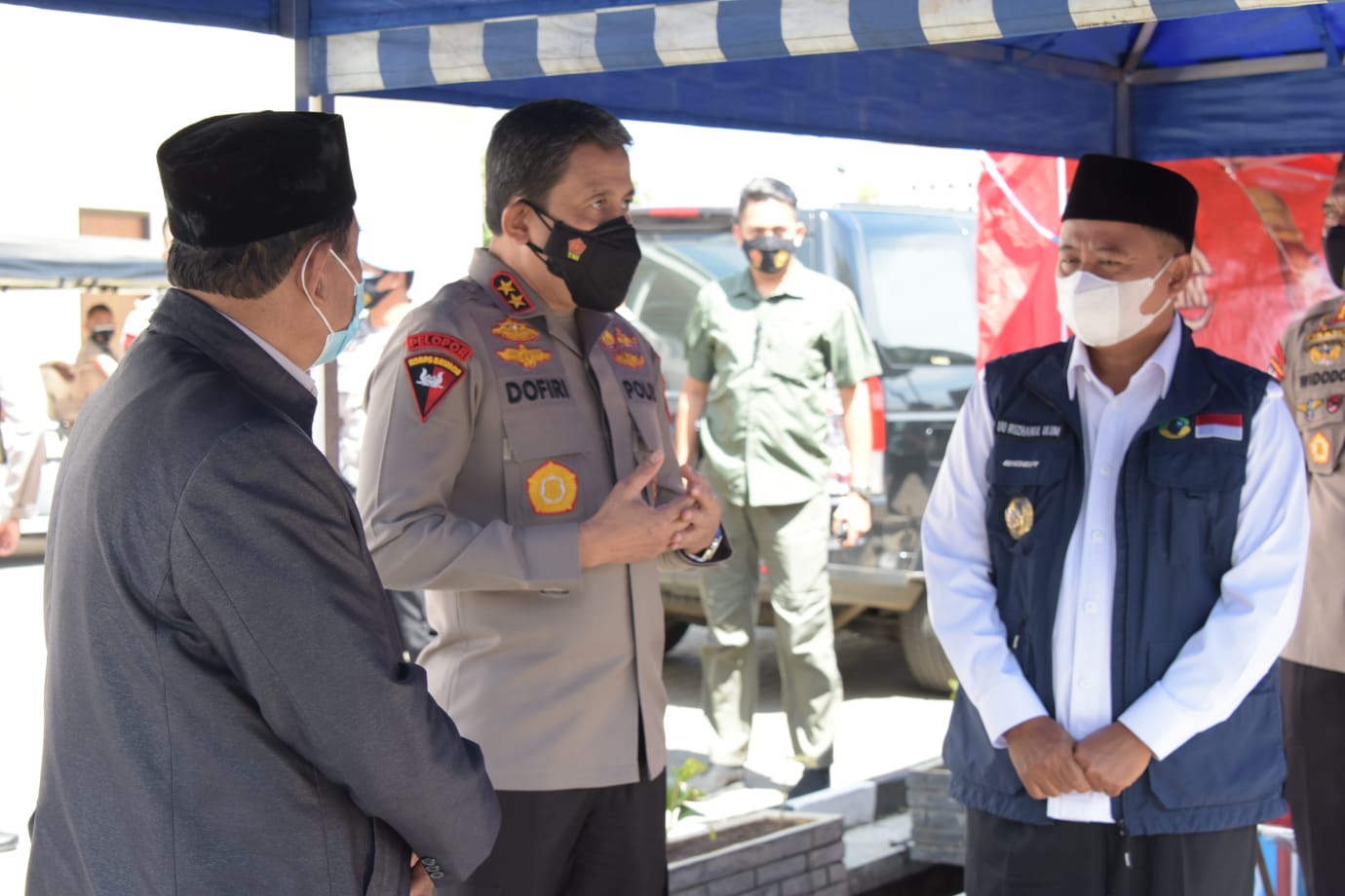 Wagub Jabar Uu Ruzhanul Ulum saat meninjau Sentra Vaksinasi Badan Penanggulangan Bencana Daerah (BPBD) Jabar di Valley Indoor Si Jalak Harupat, Kabupaten Bandung, dan vaksinasi massal Forum Guru Besar Muhammadiyah Jabar di Mapolda Jabar, Kota Bandung, Jumat (6/8/2021).