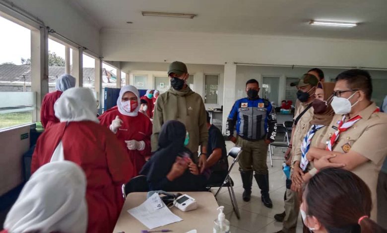 Ratusan Buruh Divaksin COVID-19 Ratusan Buruh Divaksin COVID-19 di PT Namasindo Plas Batujajar
