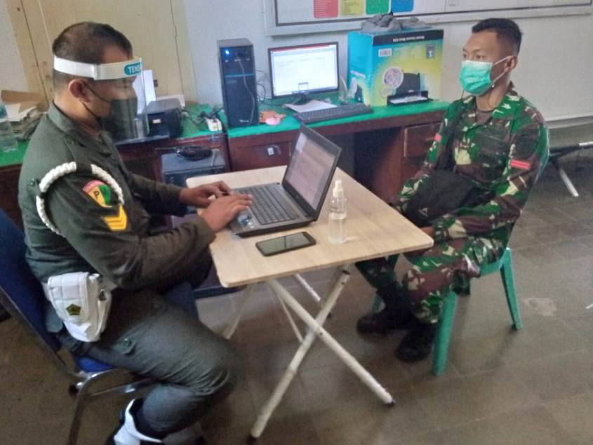 Ribut Aparat dengan Warga Saat Swab Tes di Sidatapa