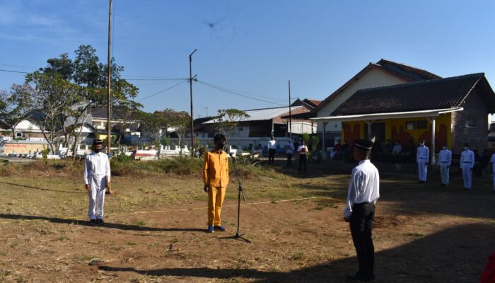 Detik Detik Proklamasi, Upacara Dilaksanakan di Areal Makam