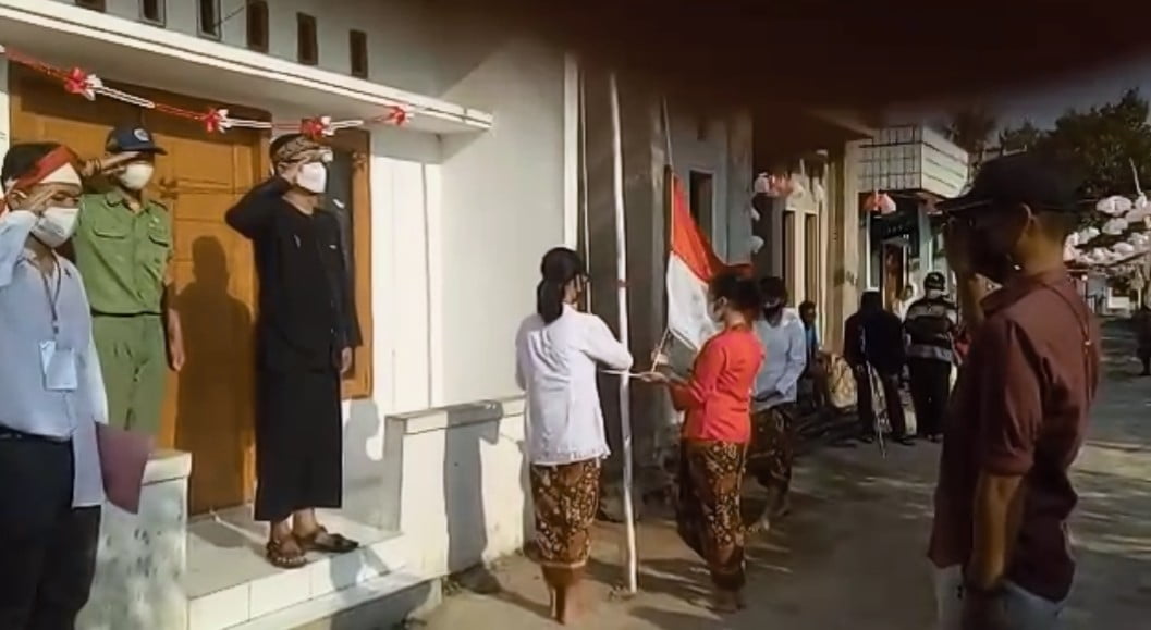 Upacara HUT RI Ke 76 di Bantaran Irigasi Sekunder