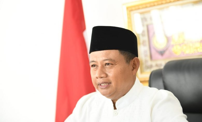 Uu Ruzhanul Ulum Saksi Penobatan Sultan Baru Cirebon