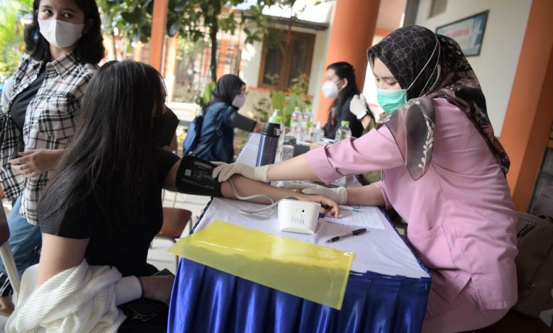 Vaksinasi SMAN 8 Bandung Targetkan 1.500 Orang Per Hari