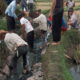 Warga Bojongpicung Gotong Royong Bangun TPT dan Bak Sampah