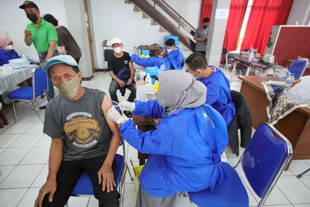 Yana Mulyana Minta Aparat Kewilayahan Gencar Vaksinasi COVID-19
