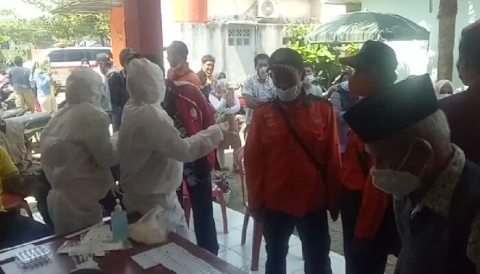 Aparat Desa Neglasari Cianjur Dirapid Tes Antigen