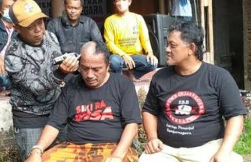 Bupati Banjarnegara Ditahan KPK Warga Cukur Gundul hingga Gelar Tasyakuran 7 Hari Berturut turut