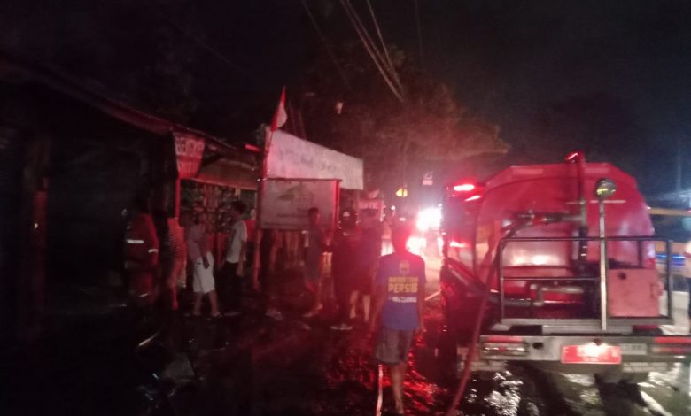 Empat Motor dan 2 Kios Terbakar di Pasirgudang Ciranjang Empat Motor dan 2 Kios Terbakar di Pasirgudang Ciranjang