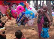 Gebyar Vaksinasi di Wana Wisata Poklan, Pedagang Laris