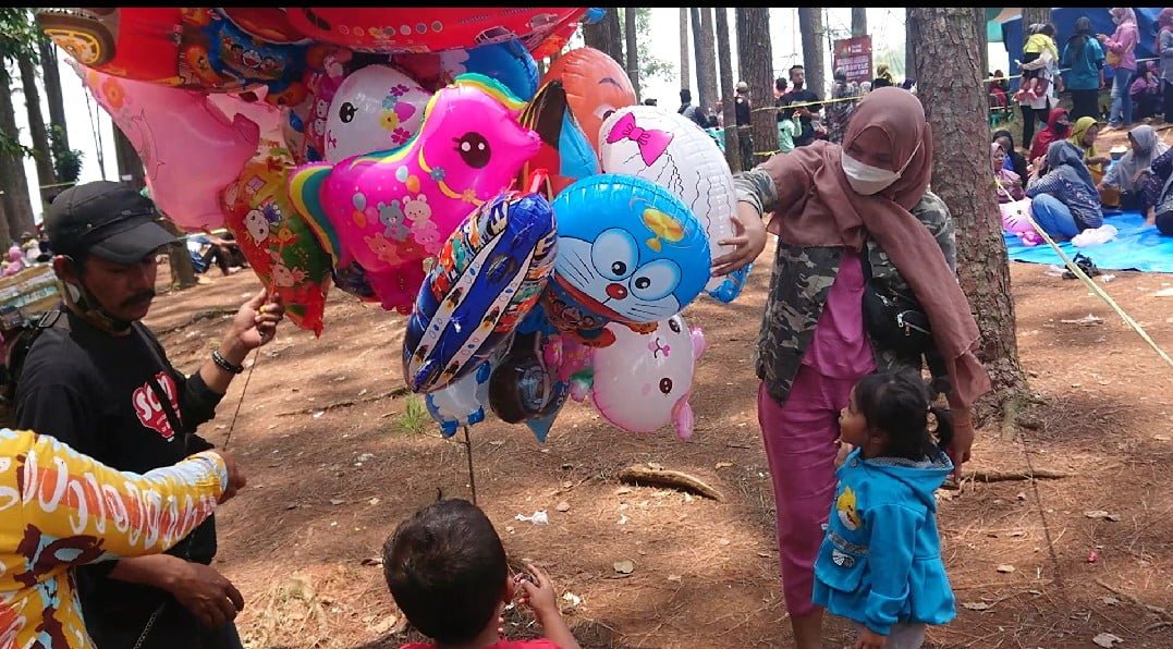 Gebyar Vaksinasi Di Wana Wisata Poklan Pedagang Laris