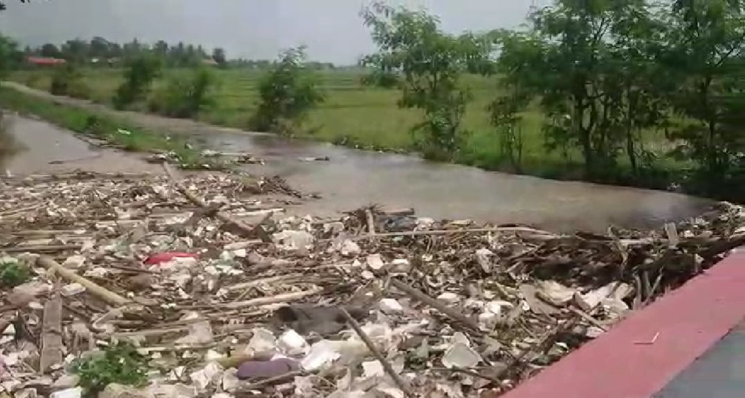 Gorong-gorong di Desa Cipeuyeum Mampet, Air Meluap