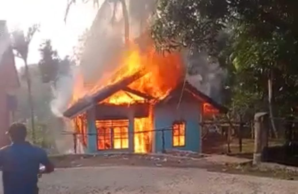 Kebakaran di Cilaku Hanguskan 1 Rumah Hoeruman dan MiminKebakaran di Cilaku Hanguskan 1 Rumah Hoeruman dan Mimin