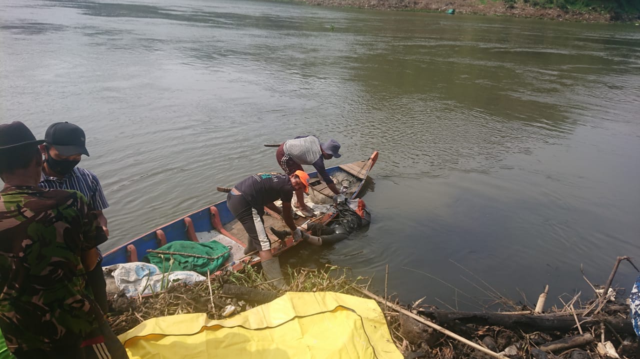 Mayat Perempuan di Sungai Citarum Gegerkan Warga