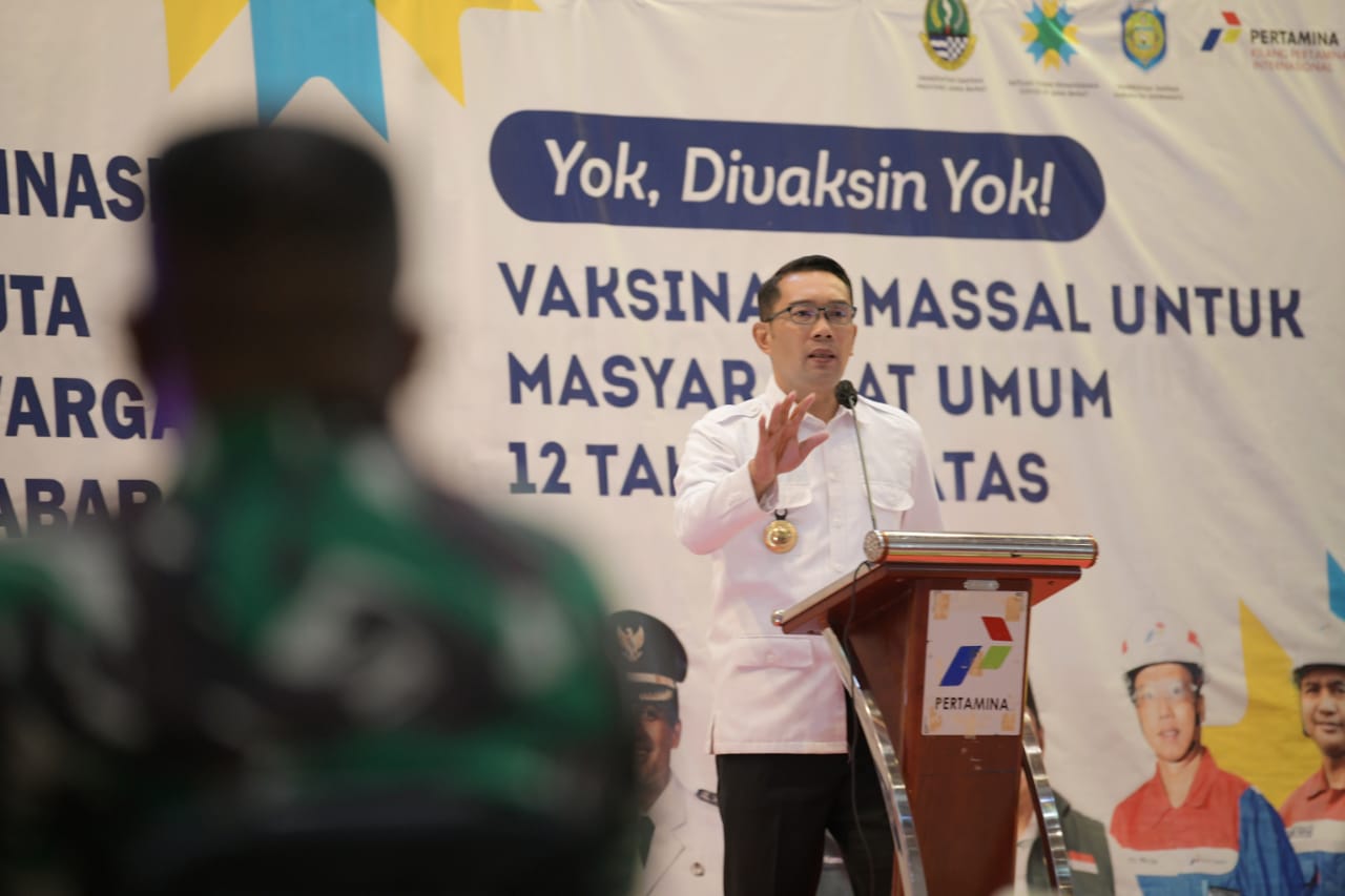 Ridwan Kamil Serahkan Bantuan Keuangan Khusus Desa