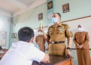 Ngatiyana Tinjau PTM di SMPN 1 Cimahi