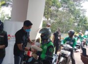 Ojol di Bandung Barat Dapat Beras dan Nasi Box