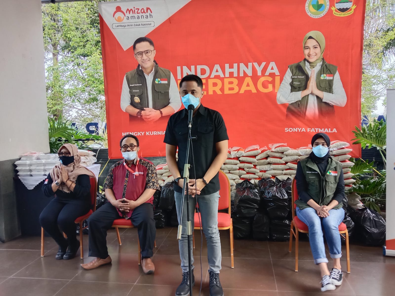 Ojol di Bandung Barat Dapat Beras