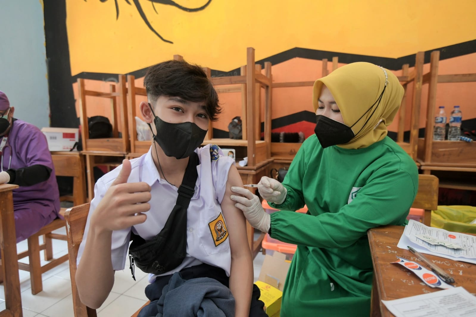 Pelajar Cianjur Antusias Ikut Vaksinasi COVID 19 4