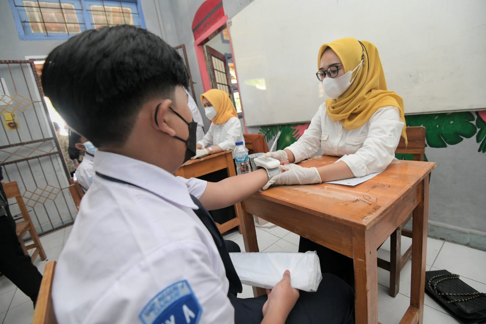 Pelajar Cianjur Antusias Ikut Vaksinasi COVID 19 6