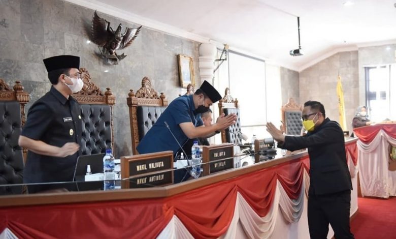 Paripurna DPRD dengan Pemkot Sukabumi Bahas 3 Agenda Rapat Paripurna DPRD dengan Pemkot Sukabumi Bahas 3 Agenda