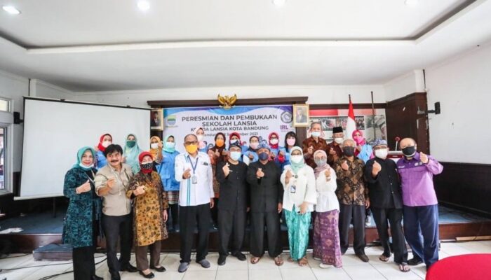 Sekolah Lansia di Kota Bandung Ditambah