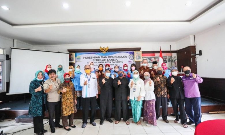 Sekolah Lansia di Kota Bandung Ditambah