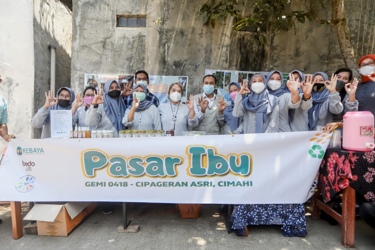 World Cleanup Day Pemkot Cimahi Hibah Motor dan Gerobak