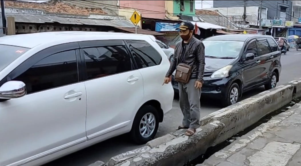 Asep Gigit Jari 300 Juta Raib Akibat Modus Ban Pecah