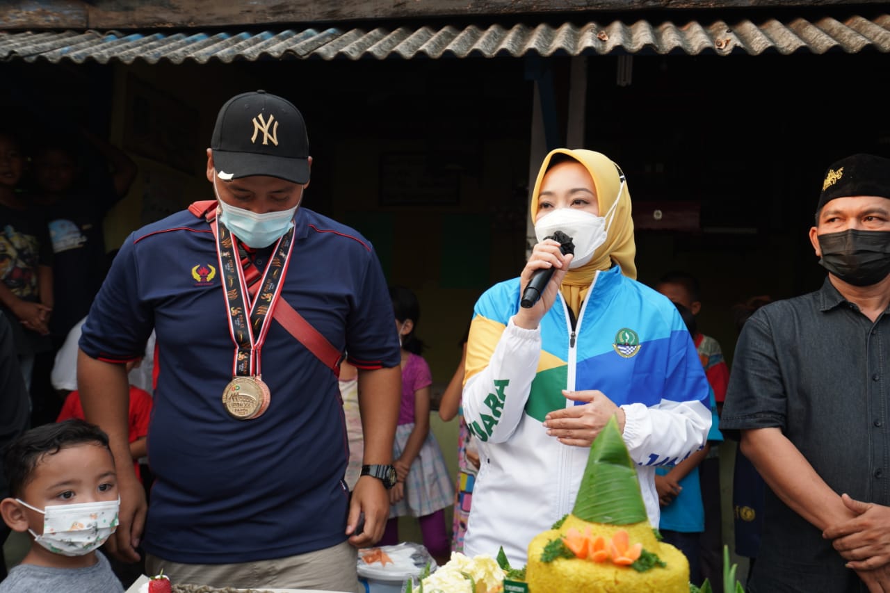 Atalia Kunjungi Kediaman Peraih 3 Medali Emas PON