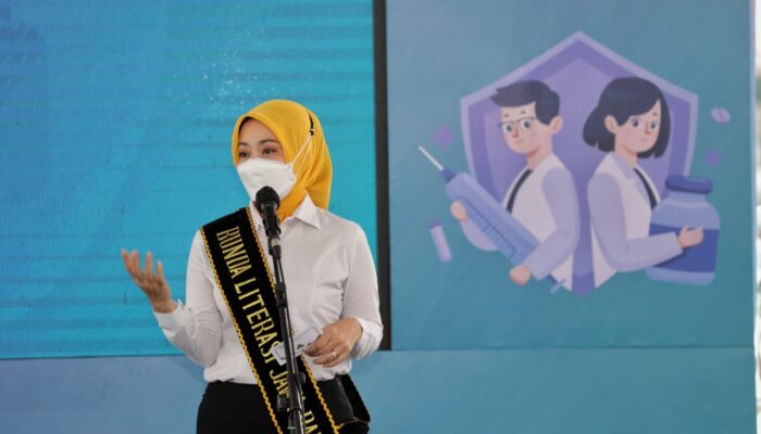 Atalia Tinjau Vaksinasi Palajar SMPN 41 Kota Bandung