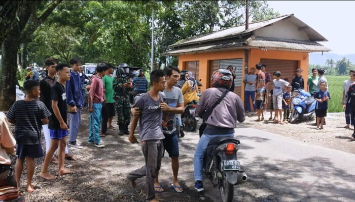 Dua Pemabuk Resahkan Pengguna Jalan Dihajar Warga