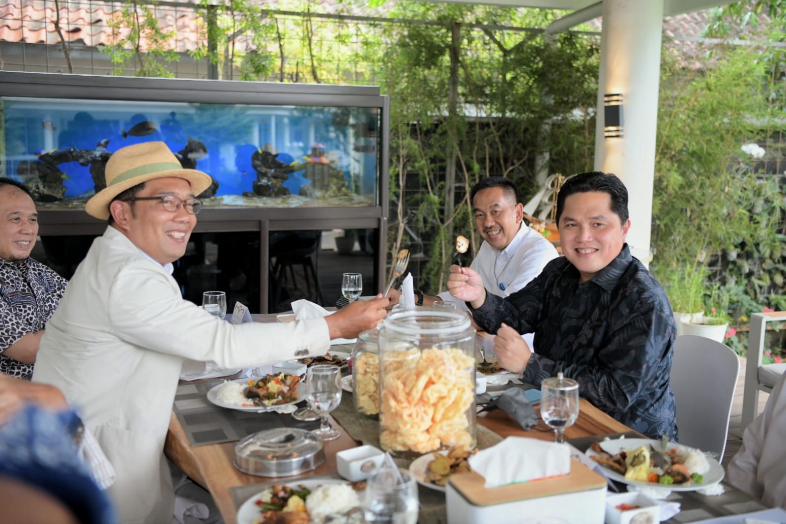 Erick Thohir Makan Jengkol