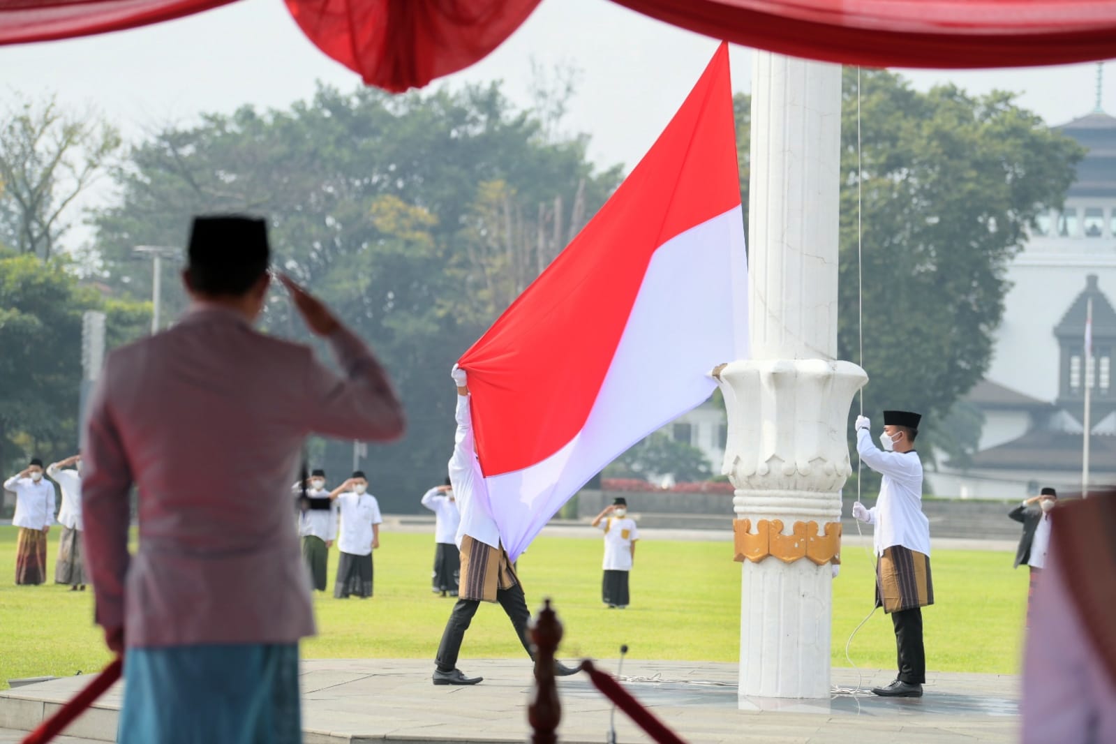 Gubernur Jawa Barat Pimpin Upacara Hari Santri Tingkat Jabar