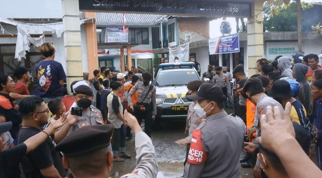 Kades Sindangraja Cianjur Diminta Mundur