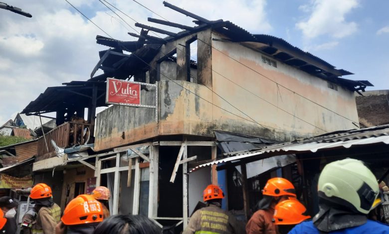 Kebakaran di Pagarsih Kota Bandung, 5 Rumah Ludes