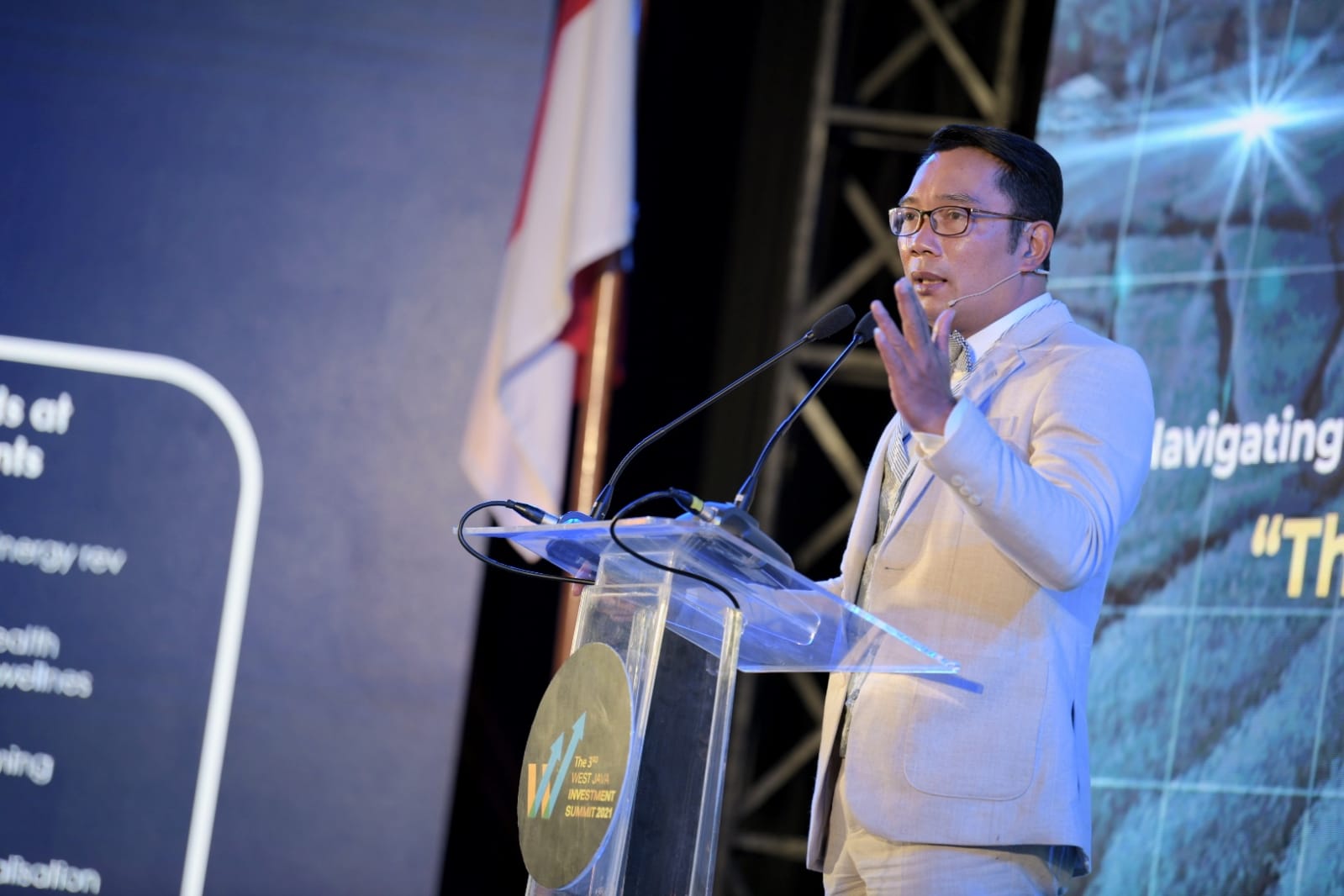 Ridwan Kamil Terima Petikan Perpres Rebana dan Jabar Selatan