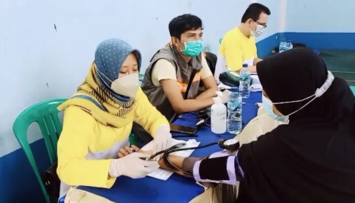 Warga Desa Mekarwangi Vaksinasi Tahap 1
