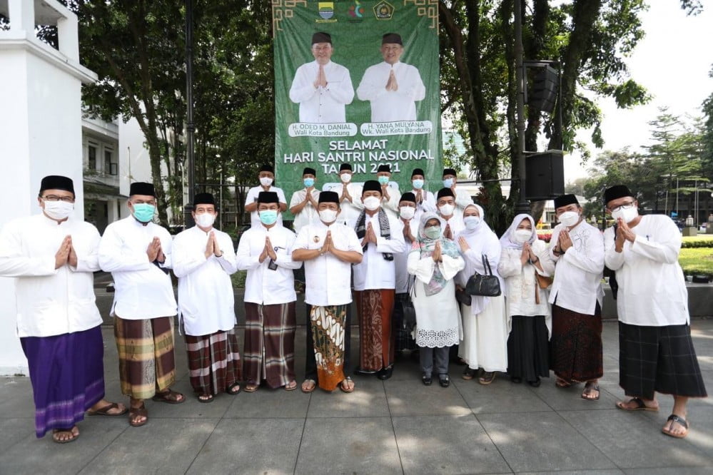 Yana Berpesan Agar Santri Mencintai Tanah Air