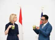 Diplomasi Cendol, Begini Obrolan Elizabeth dengan Emil