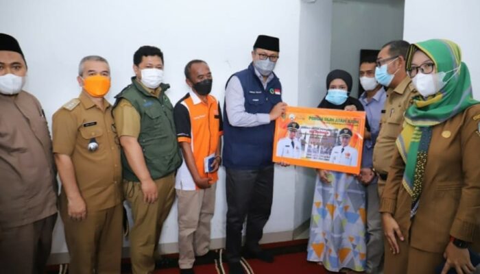 Ibu Karmila Mendapat Santunan dari Program Udunan Online