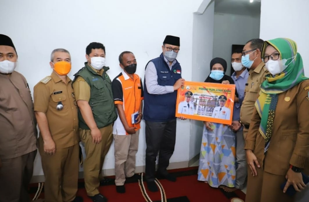 Ibu Karmila Mendapat Santunan dari Program udunan Online