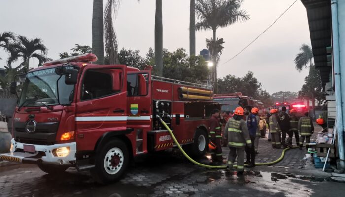 Kebakaran Gudang Minimarket di Kiaracondong Bandung