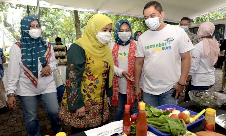 Lina Ruzhan Buka Bazar Produk Kelautan dan Perikanan Jabar