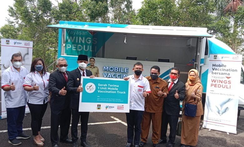 Pemkab Bandung Barat Menerima Bantuan 1 Mobil COVID-19