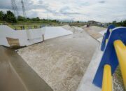 Tinjau Sodetan Cisangkuy, Ridwan Kamil Pastikan Luasan Banjir Berkurang