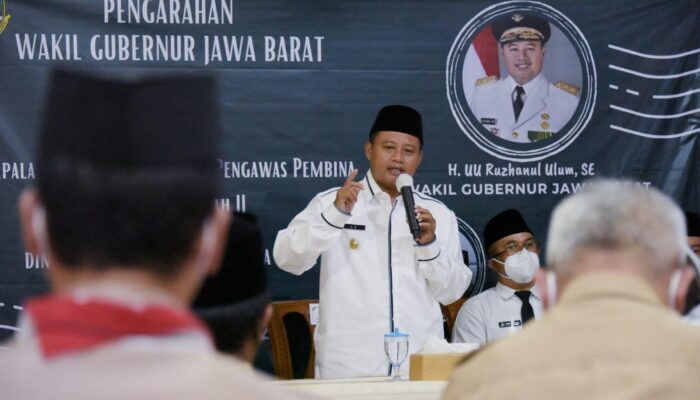 Uu Ruzhanul Tinjau PTM Terbatas di SMAN 3 Depok